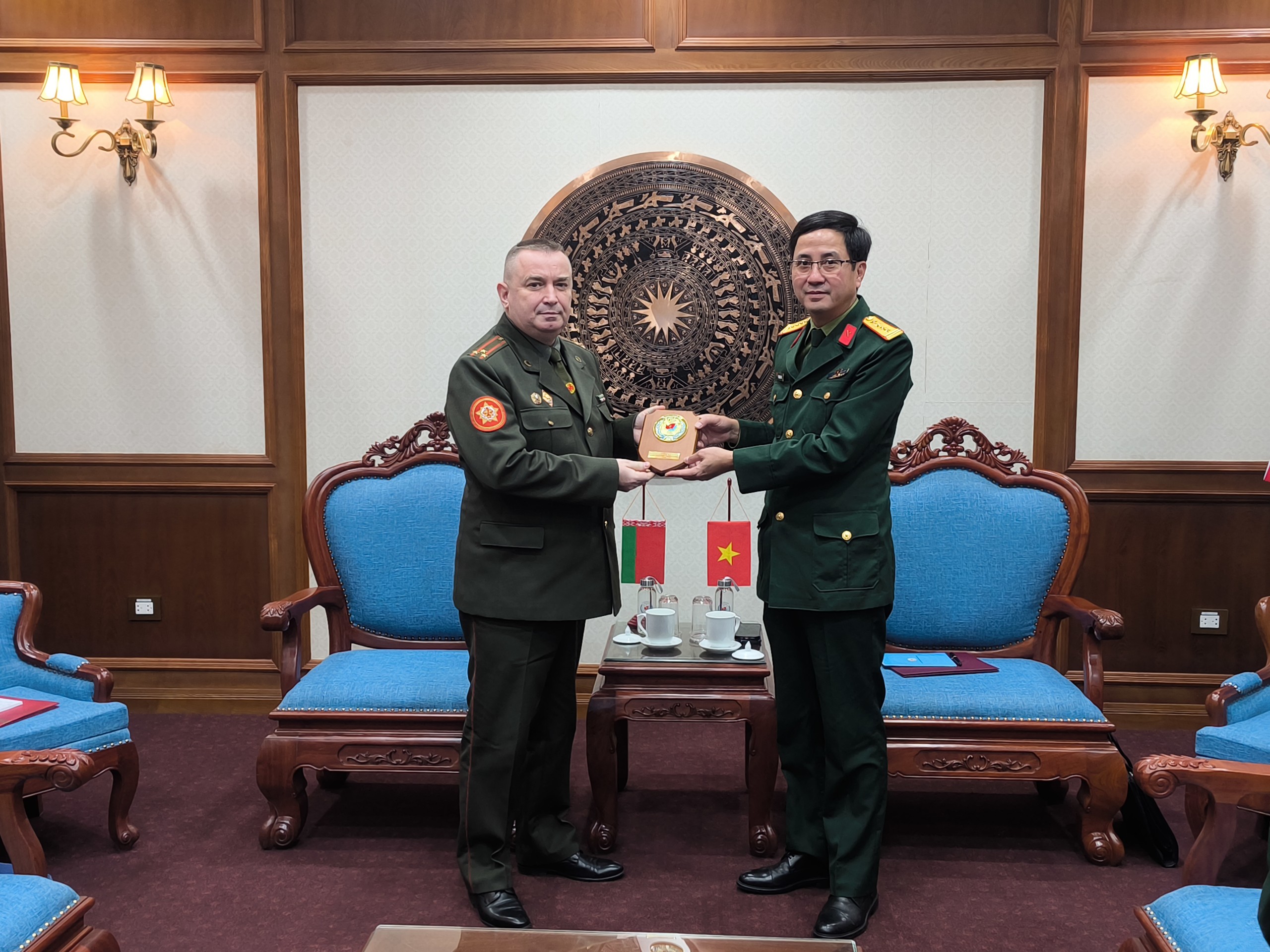 /UploadStore/admin/231220 Doan cong tac BQP Belarus tham C22/005.jpg